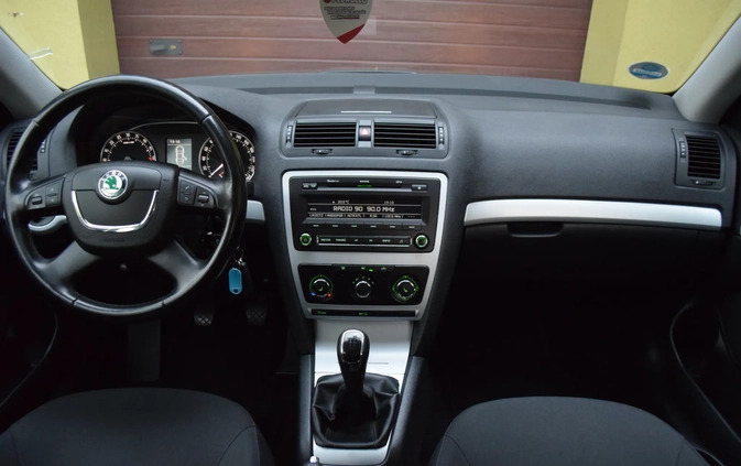 Skoda Octavia cena 24900 przebieg: 243700, rok produkcji 2011 z Pisz małe 154